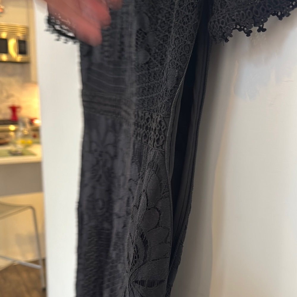 Elegant Black Lace Dress - Picture 9 of 11